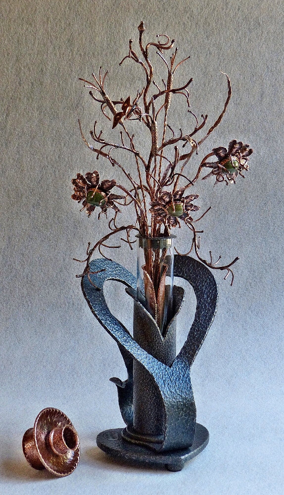 GP Kafka - Herz Vase mit Kupfer Blumen